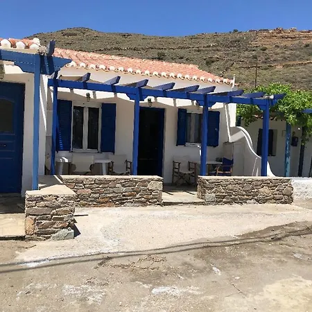ένα όμορφο σπίτι μπροστά στην παραλία *