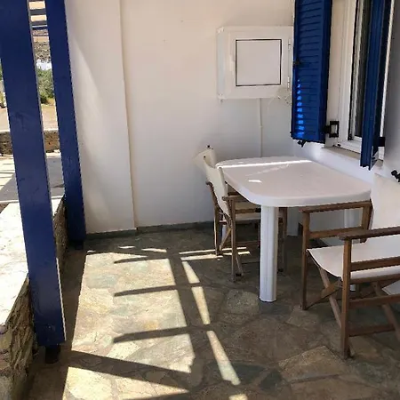Feriehus ένα όμορφο σπίτι μπροστά στην παραλία Agios Stefanos (Kythnos)