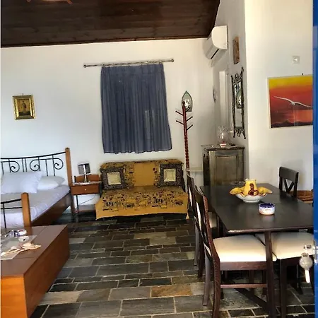 ένα όμορφο σπίτι μπροστά στην παραλία Feriehus Agios Stefanos (Kythnos)