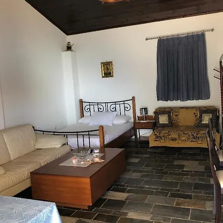 ένα όμορφο σπίτι μπροστά στην παραλία * Agios Stefanos (Kythnos)