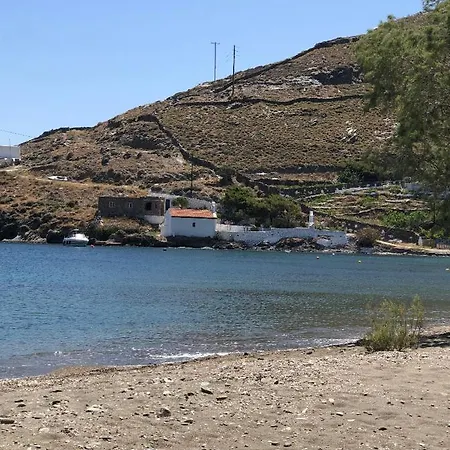 ένα όμορφο σπίτι μπροστά στην παραλία * Agios Stefanos (Kythnos)