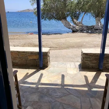 ένα όμορφο σπίτι μπροστά στην παραλία * Agios Stefanos (Kythnos)